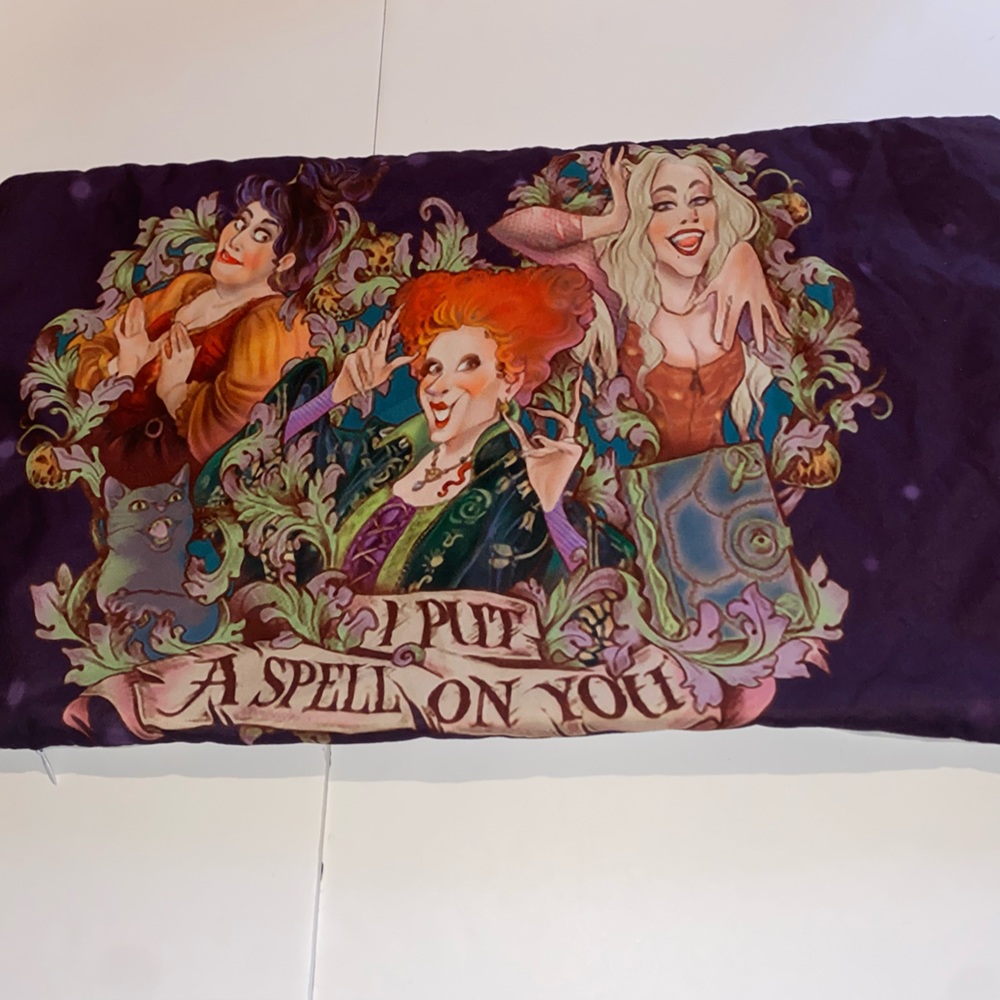 Disney Hocus Pocus Throw pillow